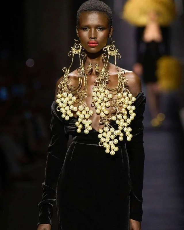 Təxribatçı, başgicəlləndirici və çətin...