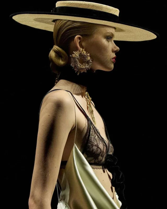 Təxribatçı, başgicəlləndirici və çətin...