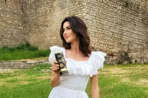 Nəsrinin Şuşadakı “Mugham Perfume” reklamı