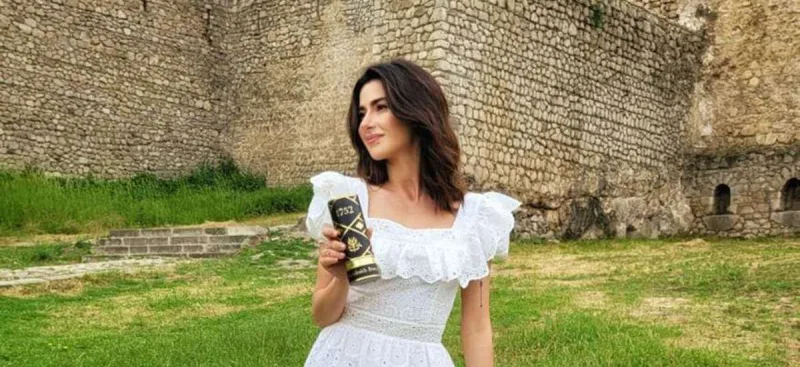 Nəsrinin Şuşadakı “Mugham Perfume” reklamı