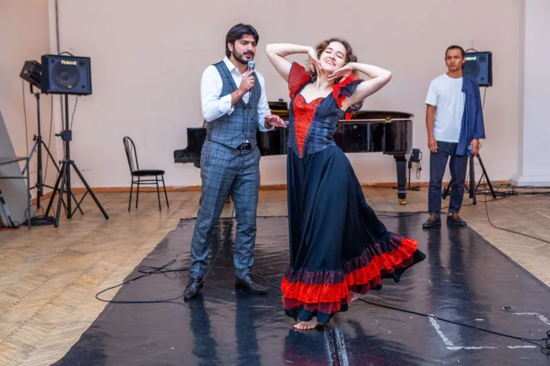 Rusiyadan diplomla döndülər