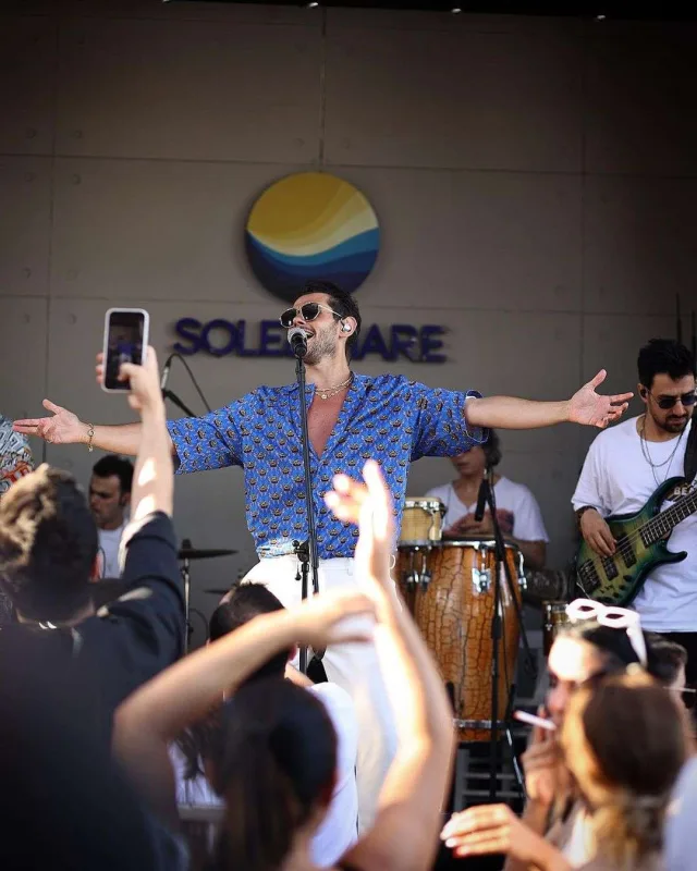 Həm Cemin, həm də İremin dostunun yanındadır