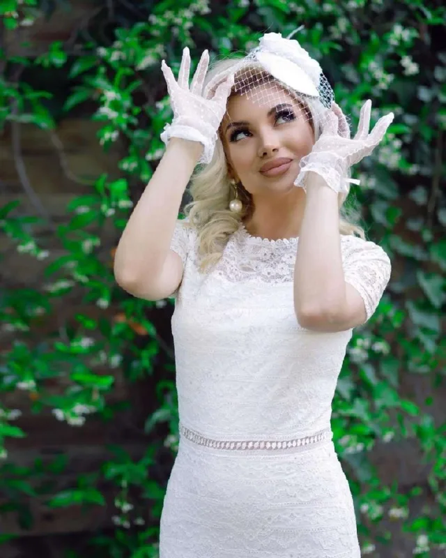 Həyat yoldaşının üzünü göstərmədi