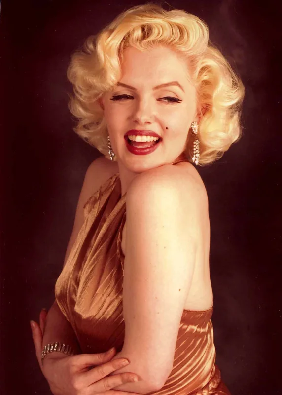 “Merilin xoşbəxt olmadığı üçün öldü”