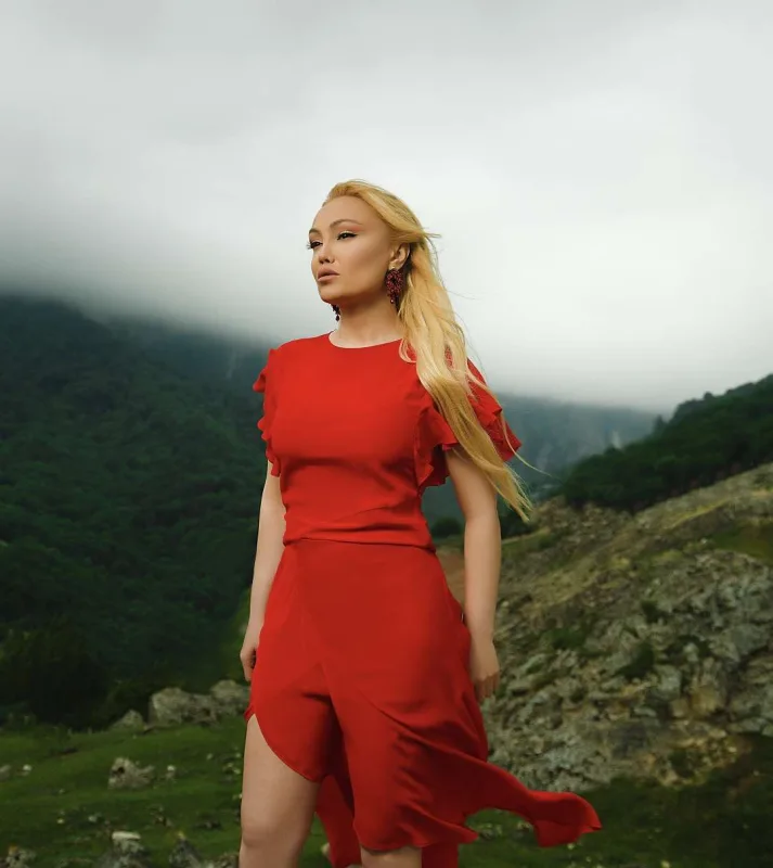 Nuradan həm klip, həm fotosessiya!