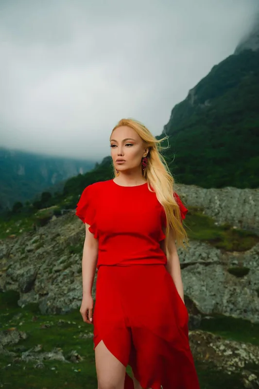 Nuradan həm klip, həm fotosessiya!