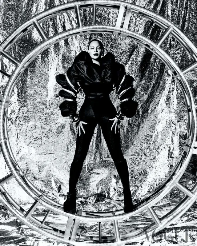 Yeni albomunun trek siyahısını açıqladı