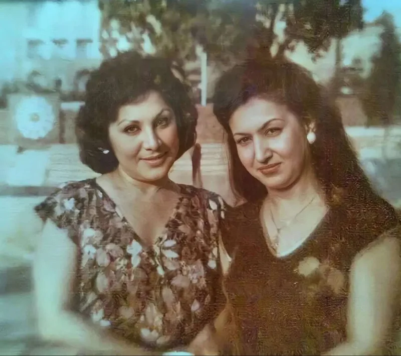 Bir axşam taksidən düşüb payıza...