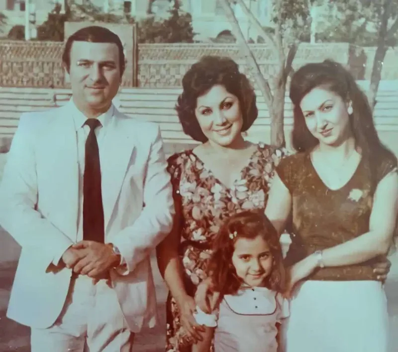 Bir axşam taksidən düşüb payıza...