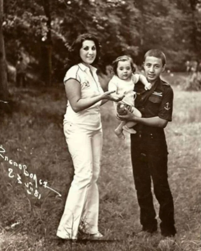 Bir axşam taksidən düşüb payıza...