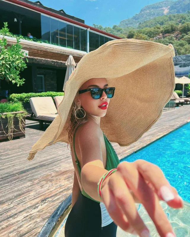 Blogerlərimizin çimərlik dəbi...