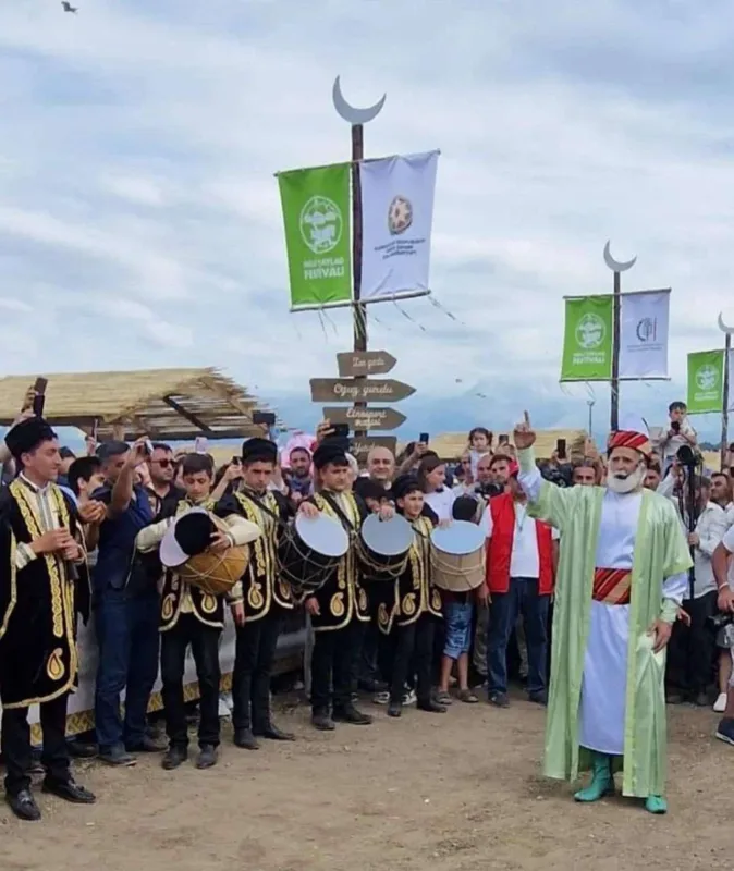 Nazirlik jurnalistlərdən üzr istədi