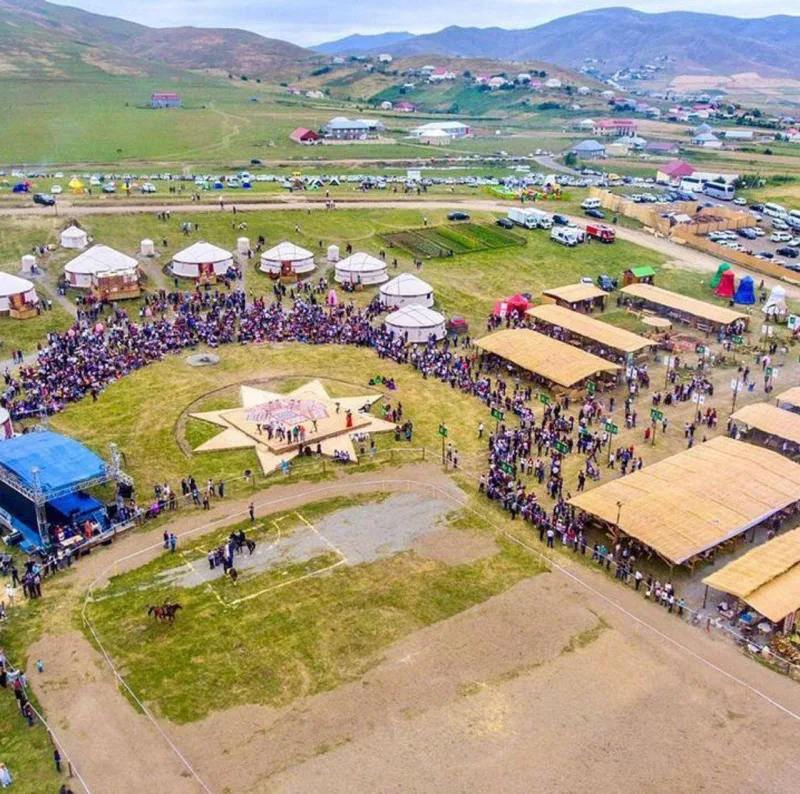 Nazirlik jurnalistlərdən üzr istədi