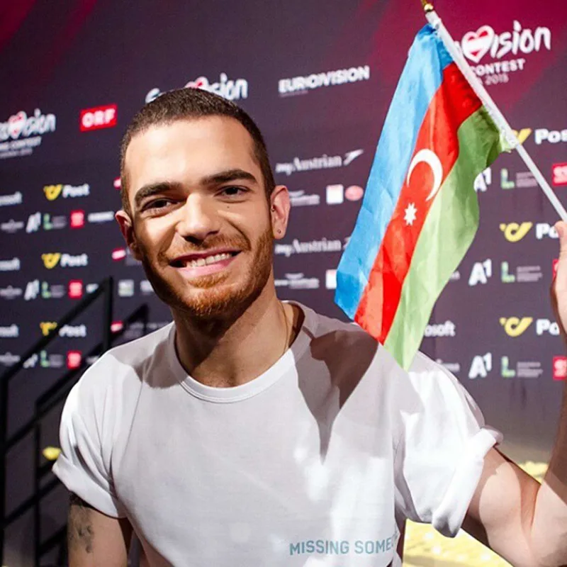 “İstedadın olsa da, qapılar pulla açılır”