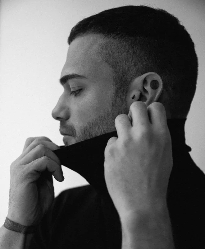 “İstedadın olsa da, qapılar pulla açılır”