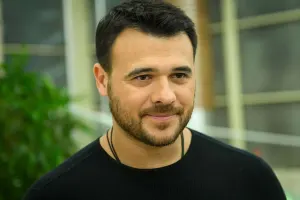 “Brendimin siması mənəm”