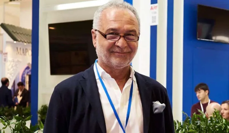 “Burada qırmızı şalvar geyinə bilmirəm”