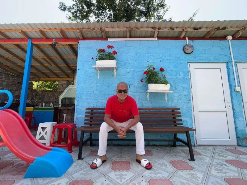 “Burada qırmızı şalvar geyinə bilmirəm”