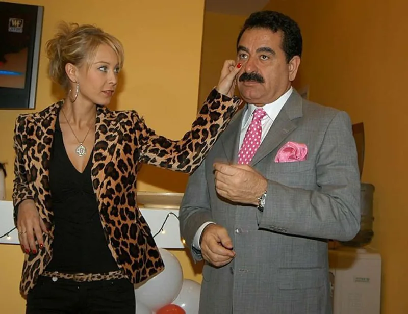 Tatlıses maşından çıxarıldı + Yenilənib