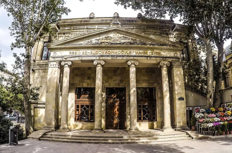 TikTok-a görə Xalq artistini teatrdan çıxarıblar?