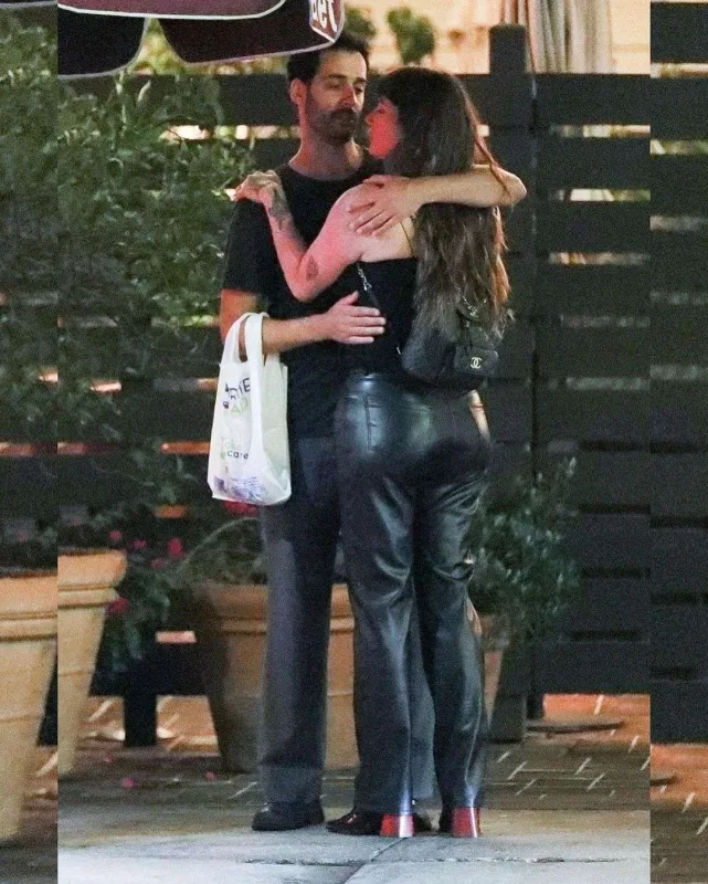 Hərəsi bir yanda...