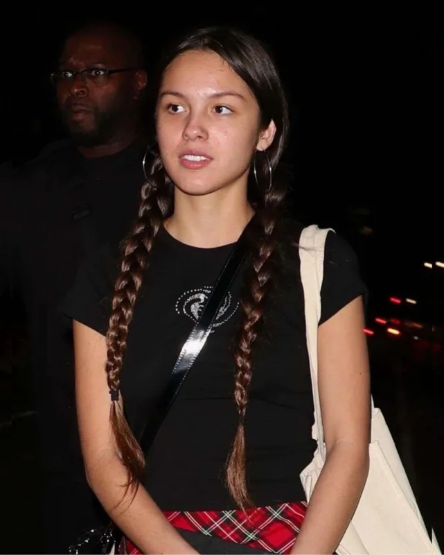 Hərəsi bir yanda...