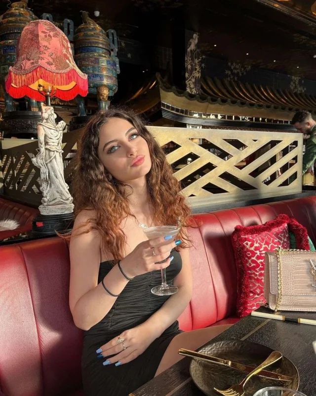 İngiltərəyə səs salan azərbaycanlı qız