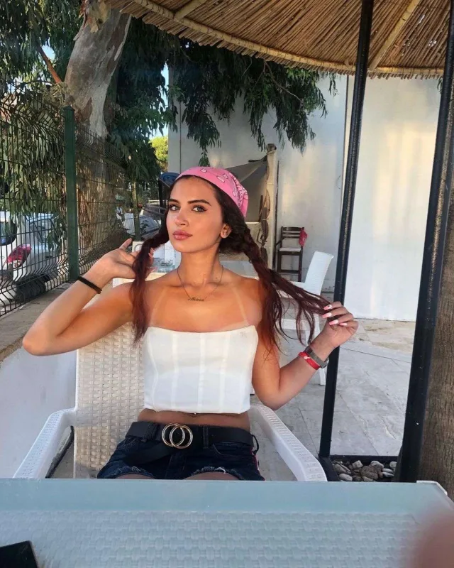 İngiltərəyə səs salan azərbaycanlı qız