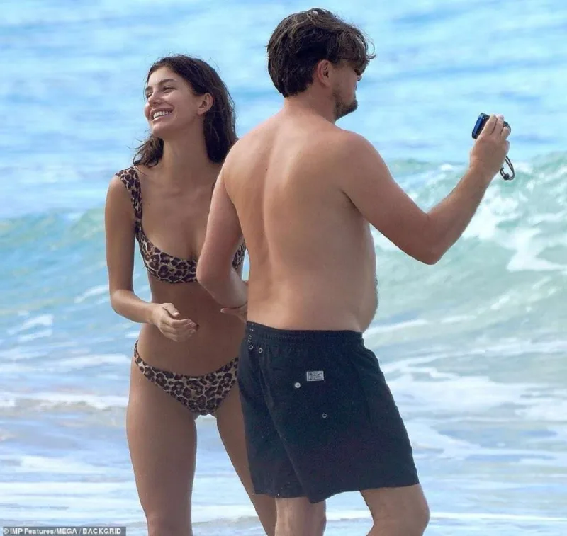 DiKaprio 25 yaşlı sevgilisindən ayrıldı