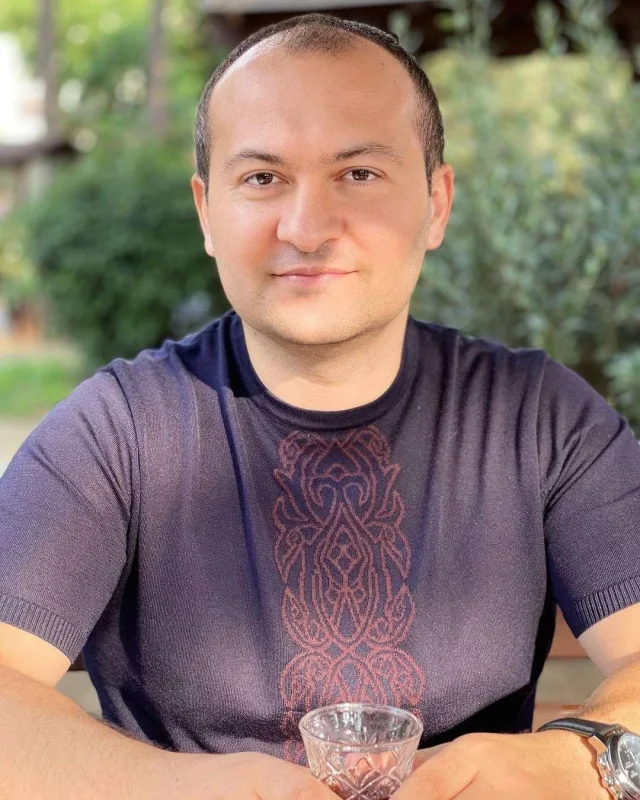 “Artıq hər kəs bir-birinin kopyası olmağa başlayıb”