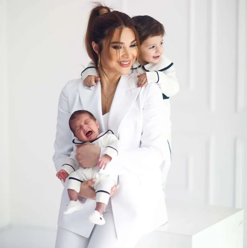 Bir-birini izləmədən çıxardılar