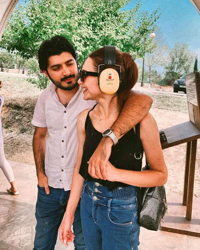 Bir-birini izləmədən çıxardılar