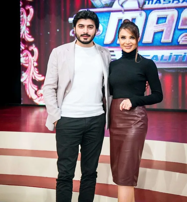 Bir-birini izləmədən çıxardılar