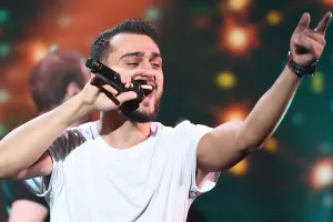 Coni Rusiyadakı konsertlərini təxirə saldı