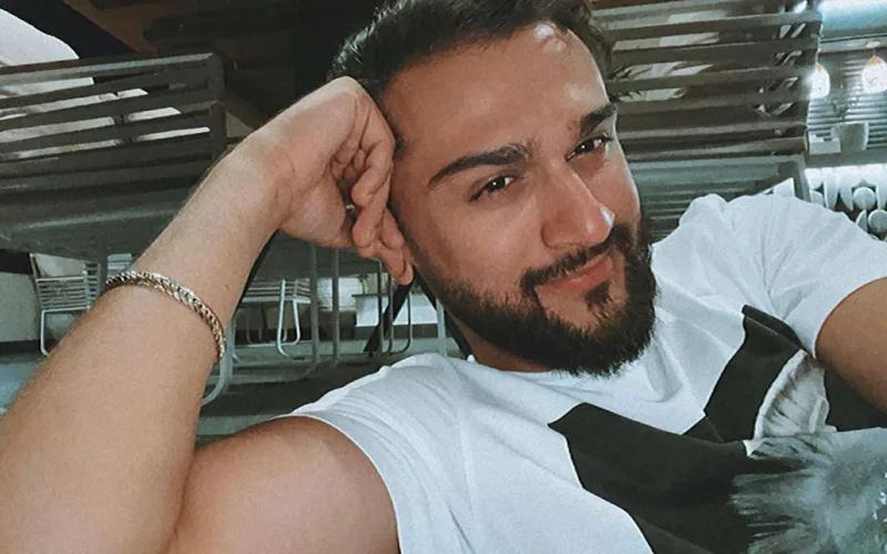 Coni Rusiyadakı konsertlərini təxirə saldı