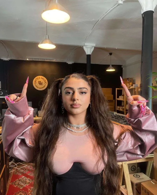 Türkiyədə məşhurlaşan azərbaycanlı “Niki Minaj” kimdir?