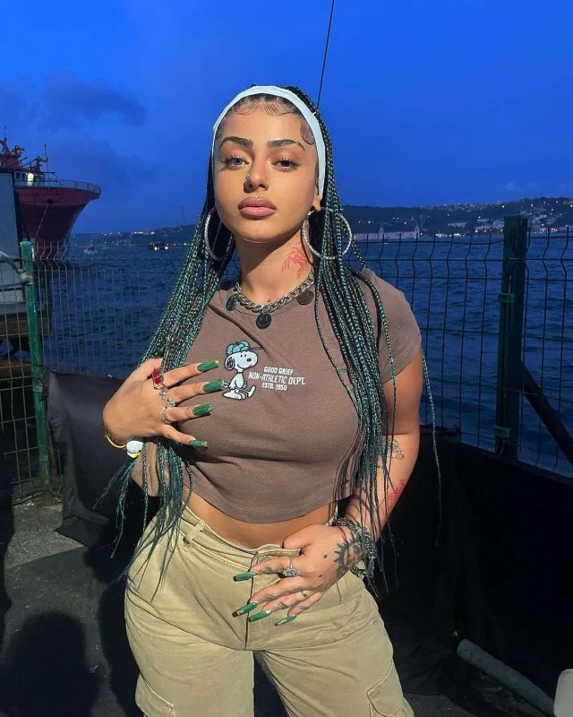 Türkiyədə məşhurlaşan azərbaycanlı “Niki Minaj” kimdir?