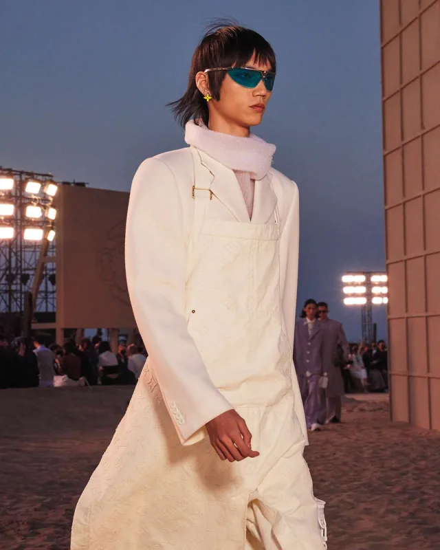 “Louis” qumlar diyarında...