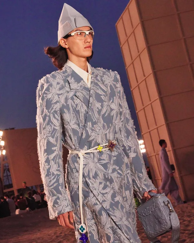 “Louis” qumlar diyarında...