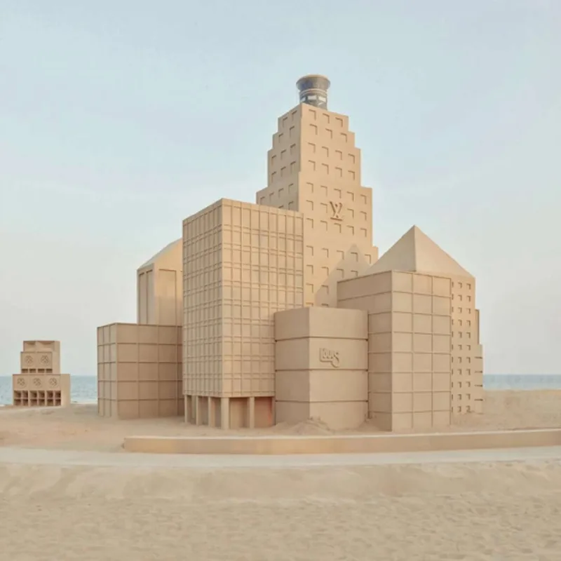 “Louis” qumlar diyarında...