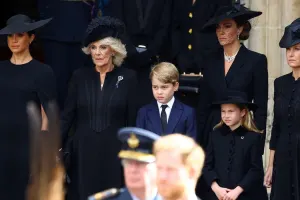 Kraliçanın dəfnində Diana izləri...