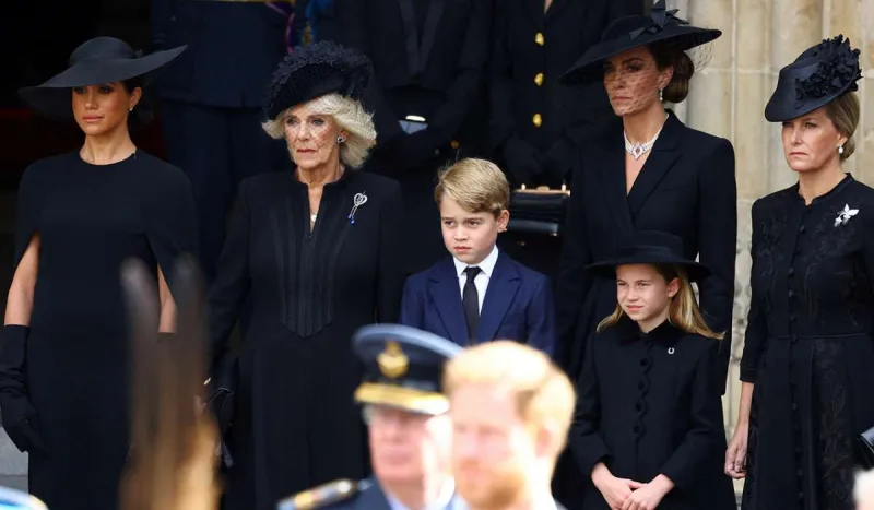 Kraliçanın dəfnində Diana izləri...