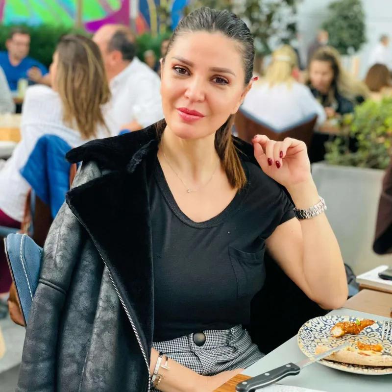 Laz Ziyanın qızı uzun zaman sonra