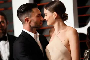 Yeni körpəsinə məşuqəsinin adını vermək istəyir