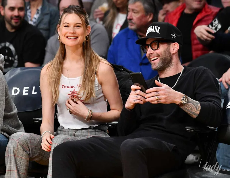 Yeni körpəsinə məşuqəsinin adını vermək istəyir