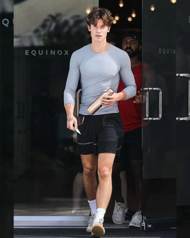 Biri idmanda, biri dənizdə...