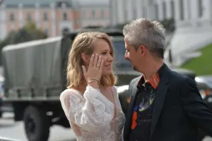 Sobçak əri ilə Rusiyadan qaçıb?