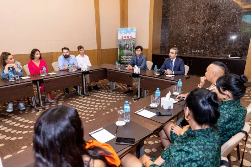 Şuşadan sonra konfransda görüşdülər