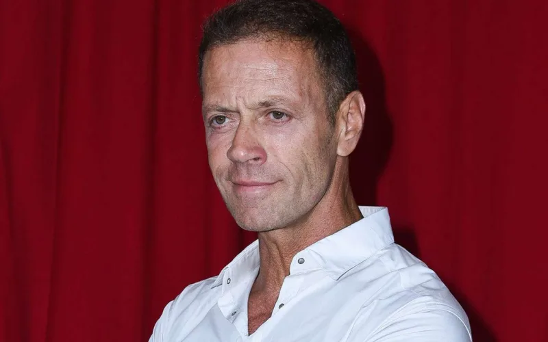 Netflix porno ulduz haqda serial çəkir