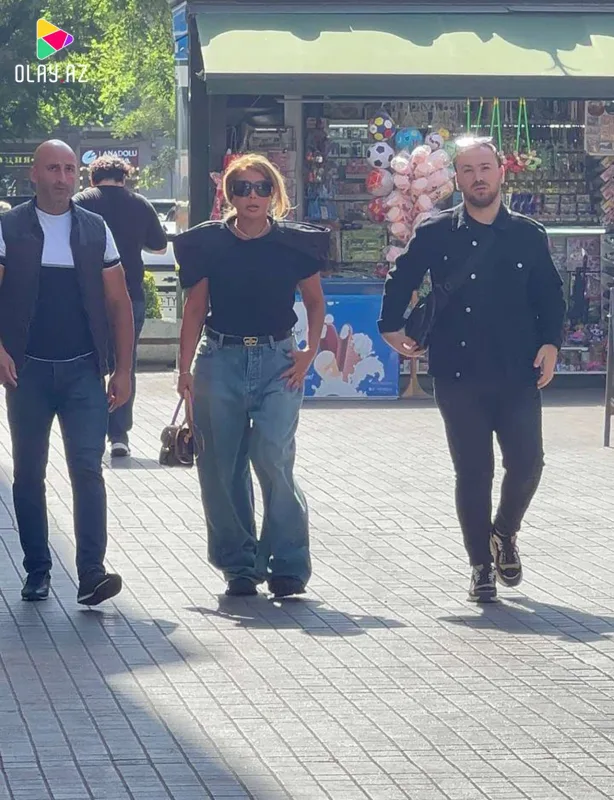 Aygün Kazımova dostu Rəhimlə vidalaşdı - Video